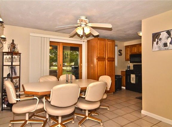 4th image of 8210 Renfrew Dr