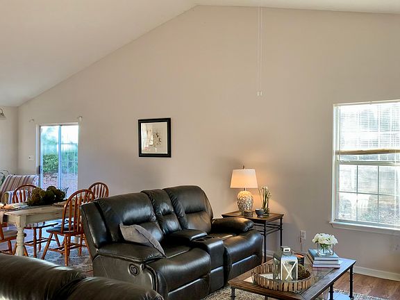 4th image of 621 Forest Creek Cir