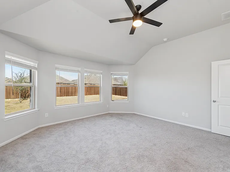 1421 Avalon Ct — Photo 8