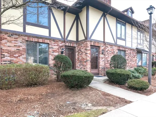 10-10C Mansion Woods Dr #C, Agawam, MA 01001