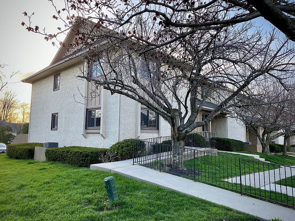 2 BR + Loft / 2.5 Bath End