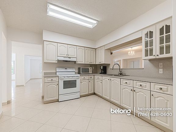 4th image of 9941 NW 27th St