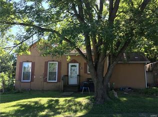 100 S Hill St, Sorento, IL