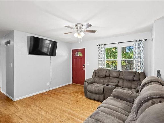 4th image of 3913 S Marshall Dr