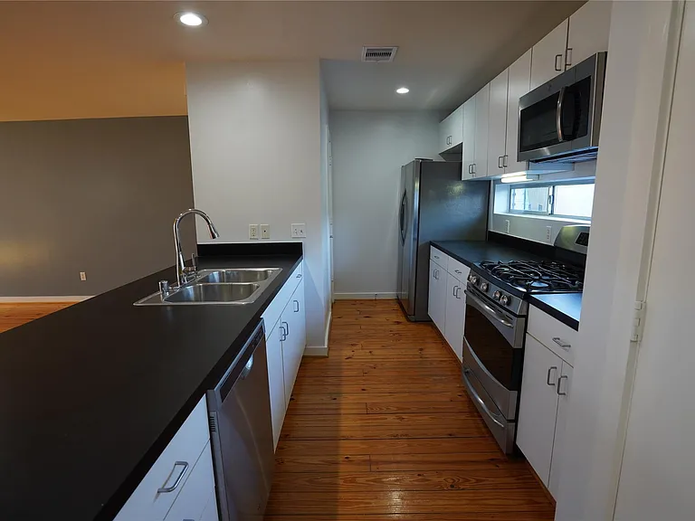 2716 Chenevert St — Photo 8