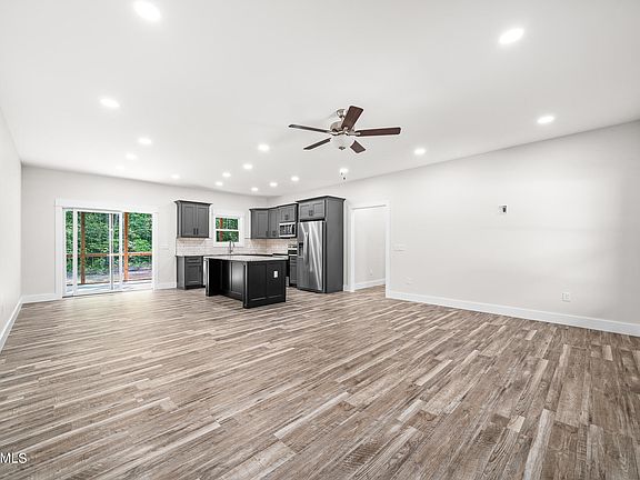 3rd image of 135 Hawes Cir