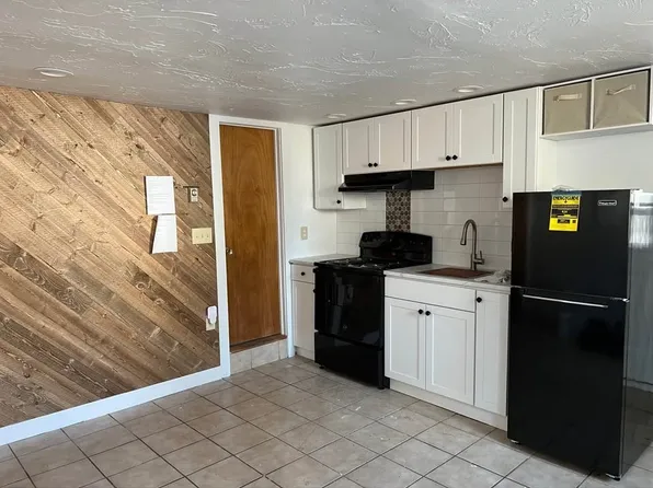 76 Lowell St #B, Peabody, MA 01960