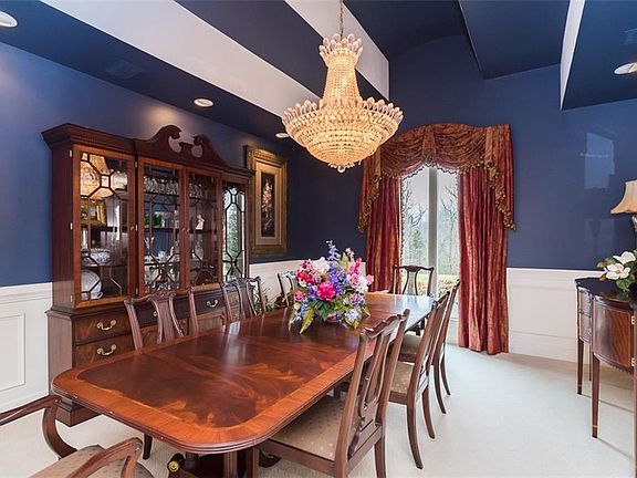 4th image of 1051 Foxcliff Dr