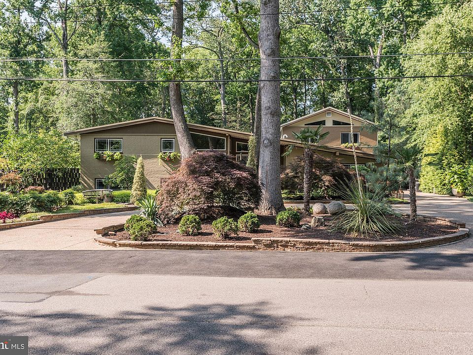 1st image of 4512 Dolphin Ln
