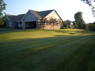 3177 S Highpointe Dr, New Berlin, WI 53151