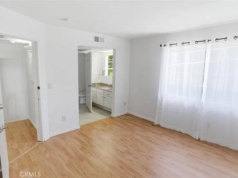 14727 Magnolia Blvd #110 — Photo 8