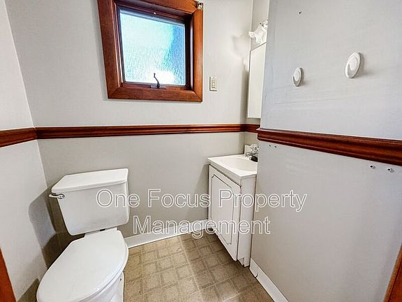 3rd image of 468 Curtin St