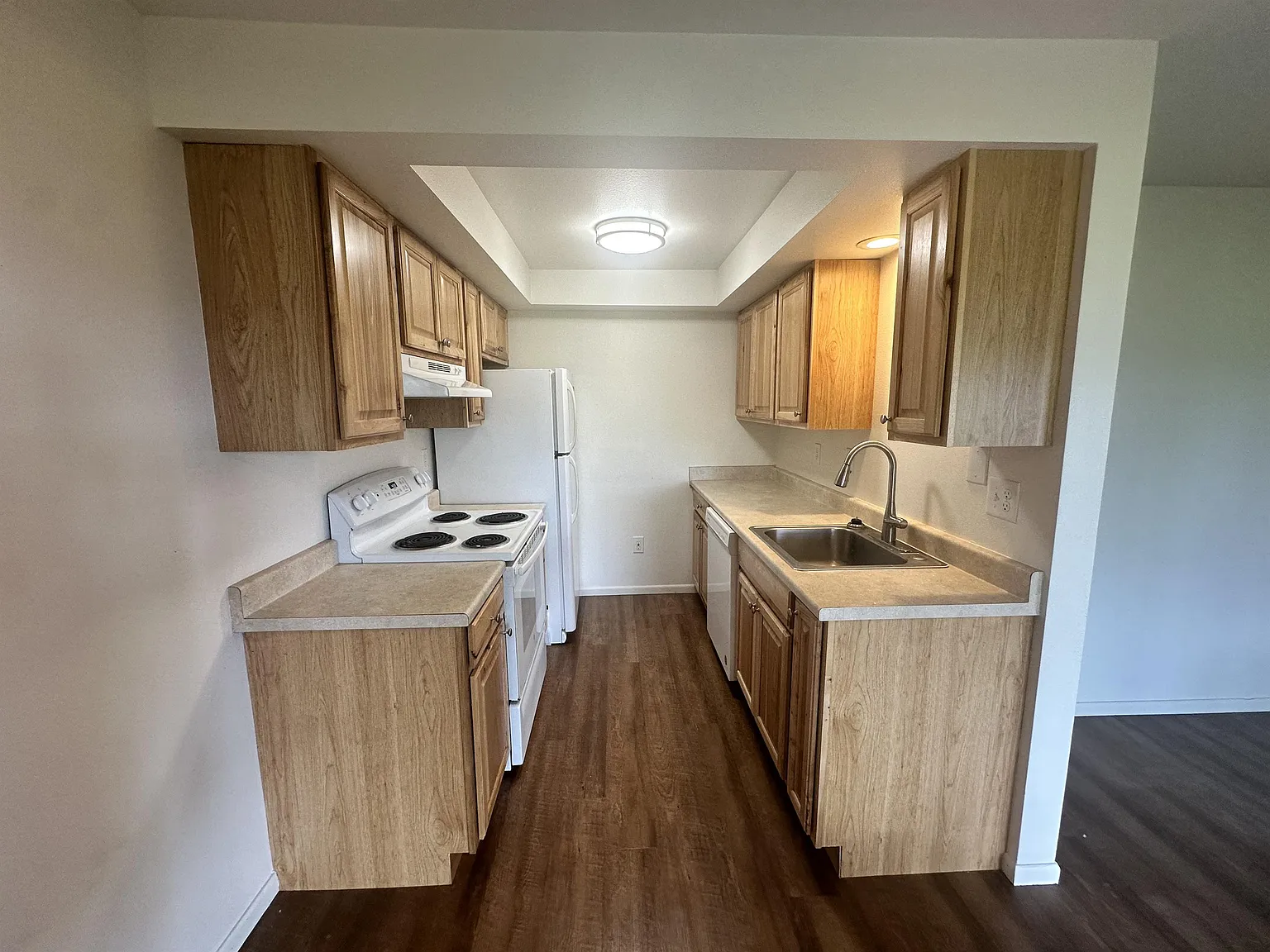 Grand Boulevard Apartments - 107 — Photo 2