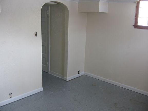 4th image of 733 Howard Ave