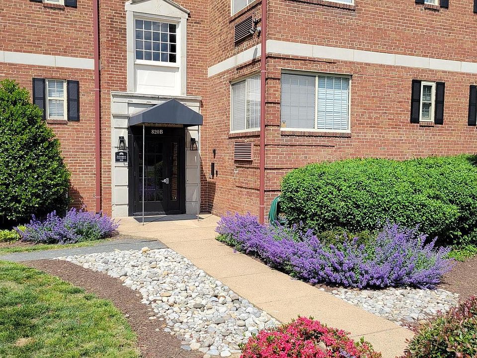 1st image of 820B S Washington St #127