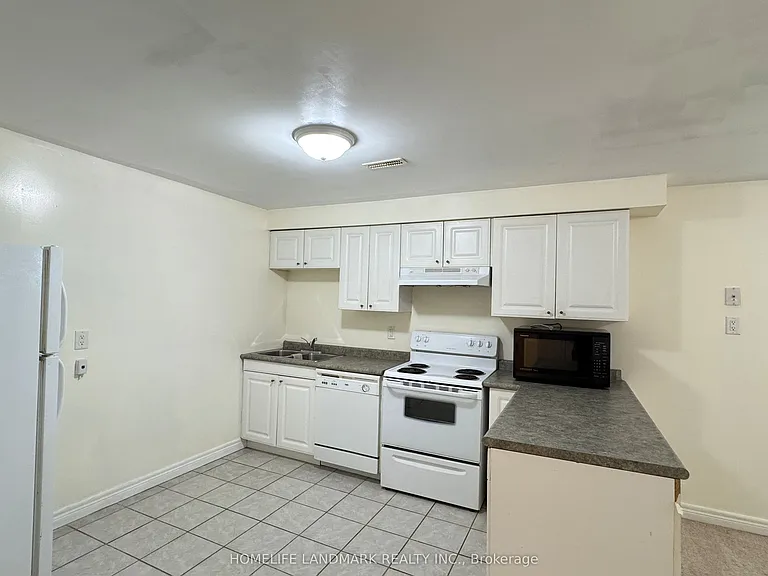 23 Loon Ave #LOWER — Photo 12