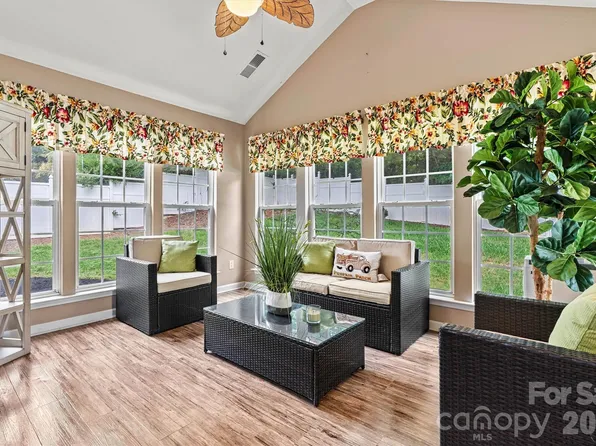 6859 Lakecrest Ct, Denver, NC 28037