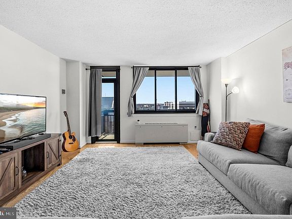 4th image of 801 N Pitt St APT 1209