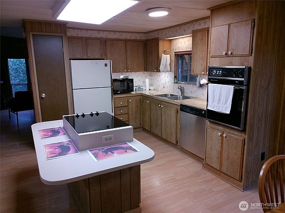 3rd image of 3824 Birch Bay-Lynden Road