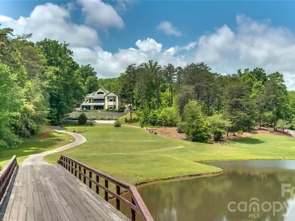 172 Summer Morning Ct, Lake Lure, NC 28746