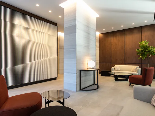 300 East 34th Street image 32 of 47