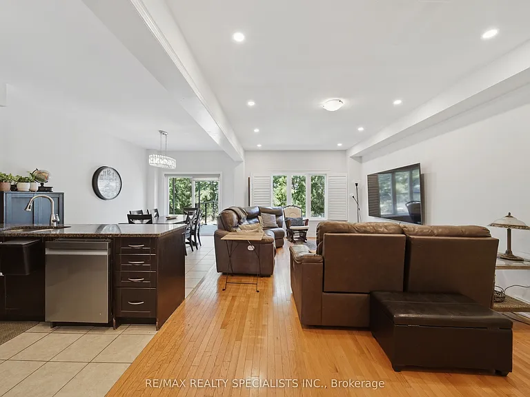 294 Miller Park Ave — Photo 9