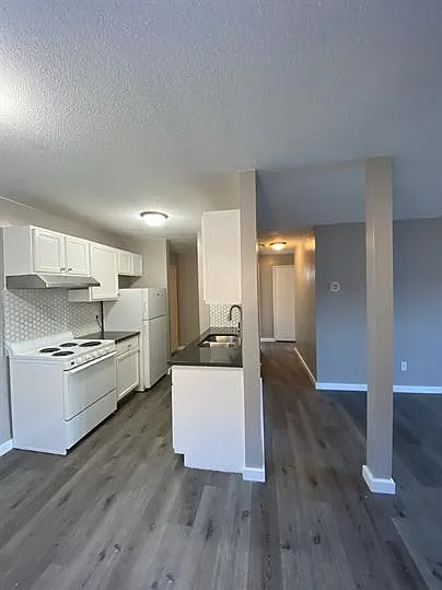 Local 25 Apartments - 25 — Photo 2