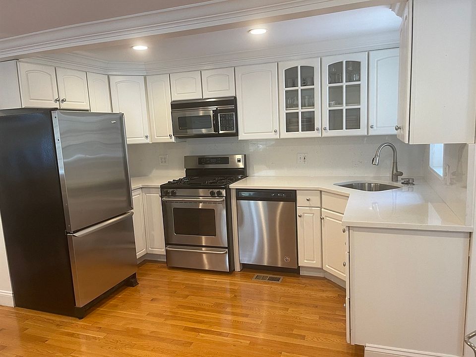 1st image of 591 E 2nd St #1