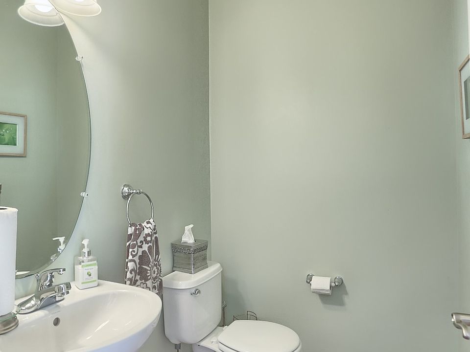 2nd image of 104 Green View Dr