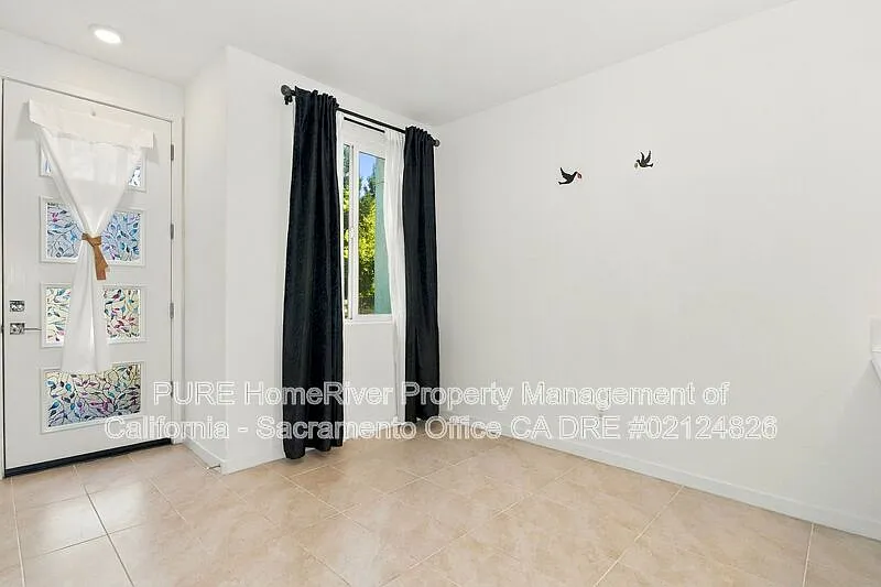 3 bed, 3.0 bath, 1263 sqft, $2,695 — Photo 2