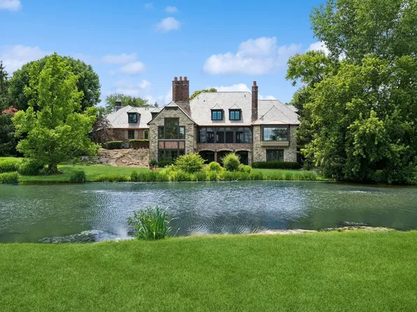 12 Kensington Dr, North Barrington, IL 60010