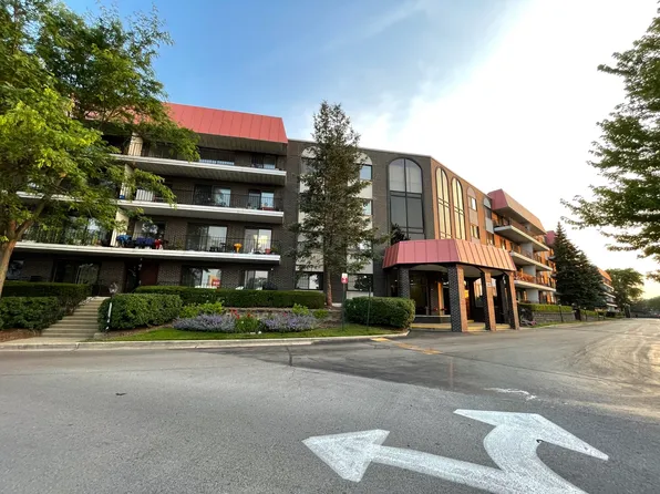 4901 Golf Rd APT 106, Skokie, IL 60077