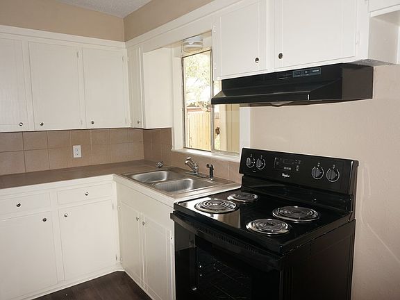 5th image of 2408 Forest Park Ave