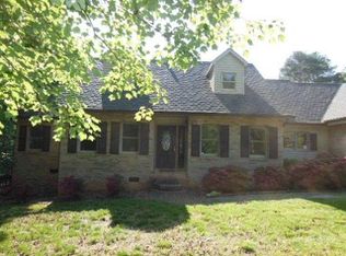 4836 Elmhurst Dr NE, Hickory, NC 28601