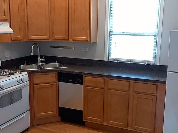 3rd image of 3536 W Belmont Ave #3R