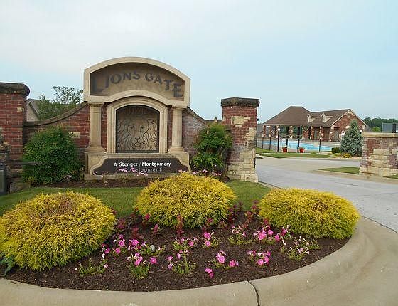 2nd image of 1506 W Silver Oak Dr