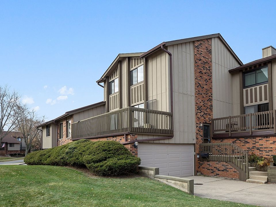 15 Lakeview is the largest model in Lake Hinsdale Village