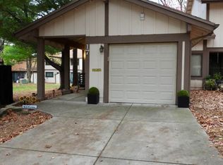 17 Juniper Ln, Springfield, IL 62704