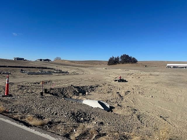2nd image of 1 W Memorial Dr