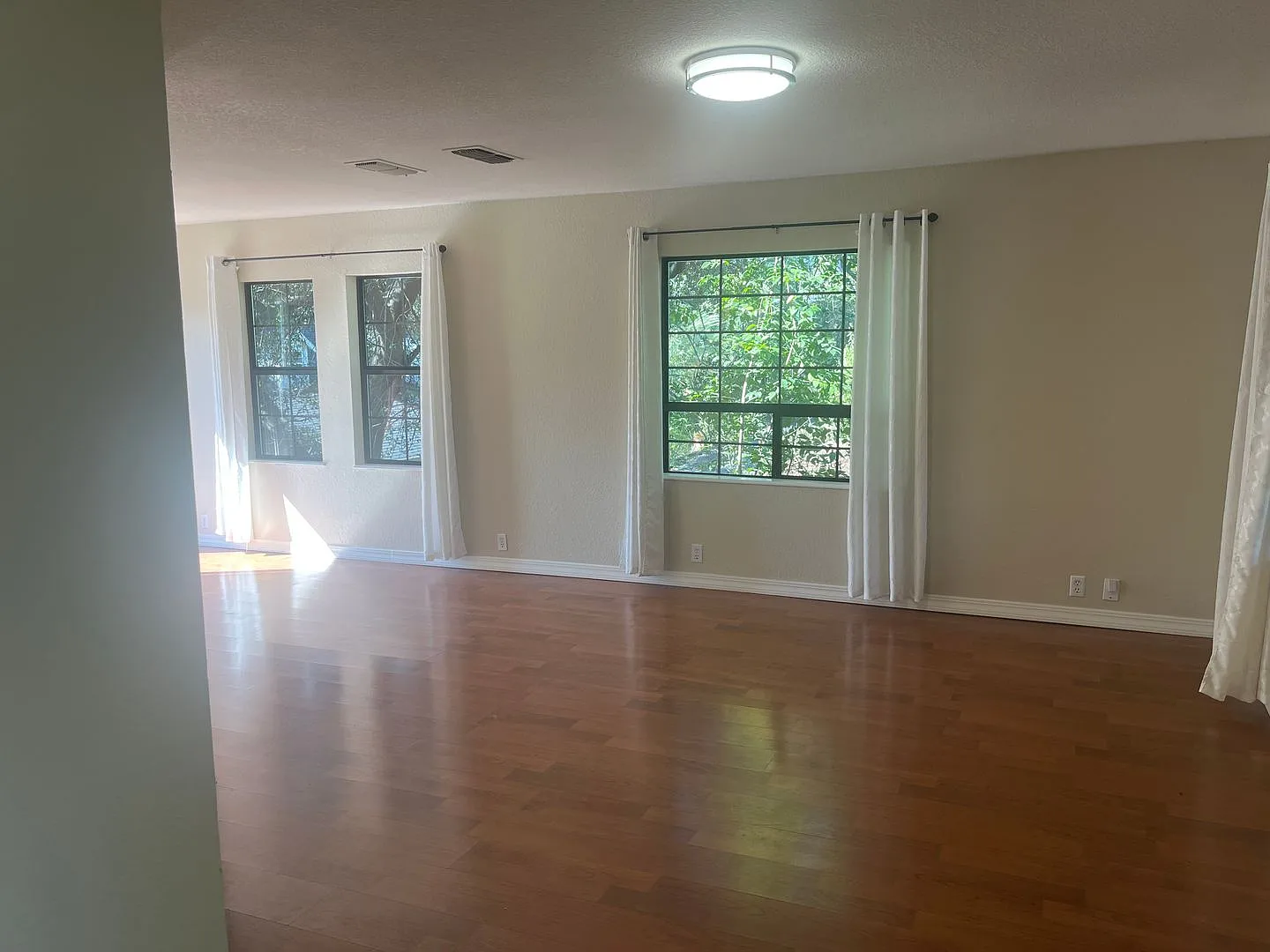 Historic charm with sun porch! — Photo 4