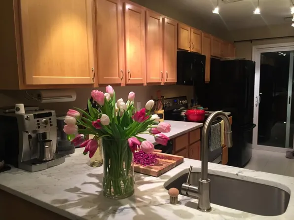 1905 Lindsay Ln, Ann Arbor, MI 48104