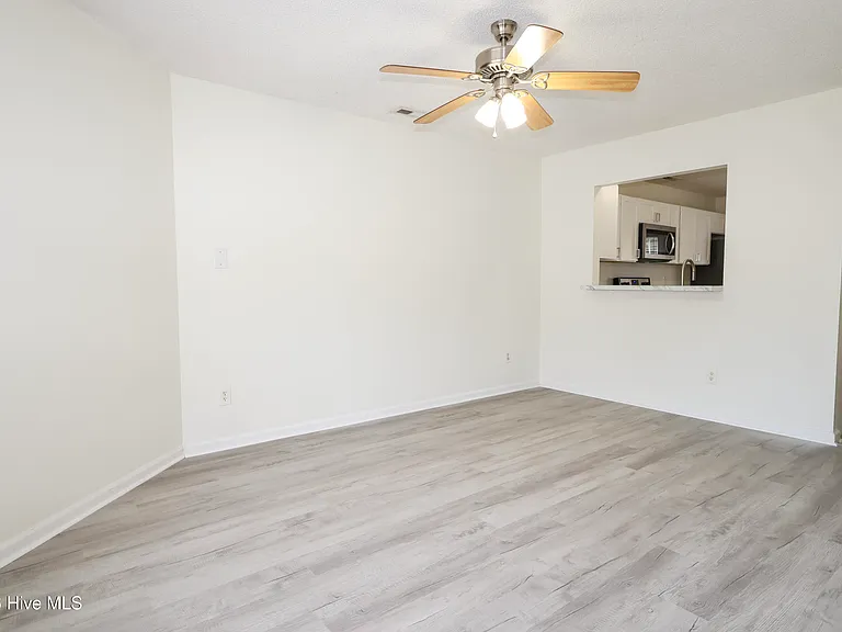 209 Mesa Ln — Photo 3
