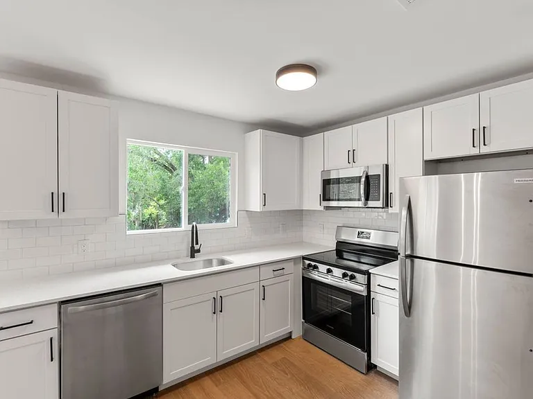 Landis Grove - 1360 — Photo 15