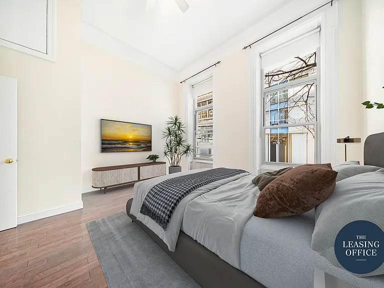 118 E 18th St #2 — Photo 8