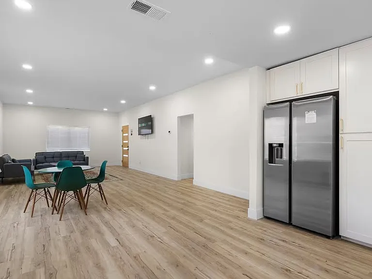 955 W 9th Ave — Photo 7