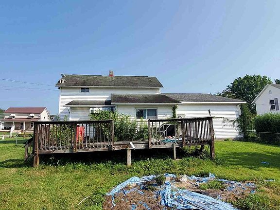 2nd image of 221 2nd St