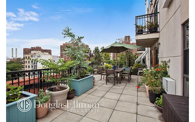 Sold by Douglas Elliman | media 19