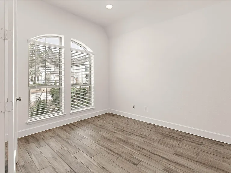 8474 International Falls Dr — Photo 4