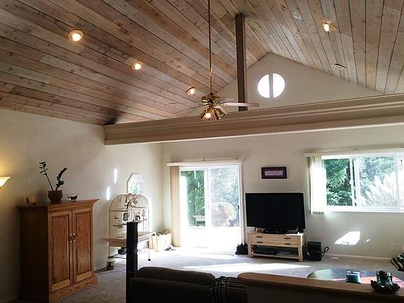 4th image of 25560 Firhaven Ln