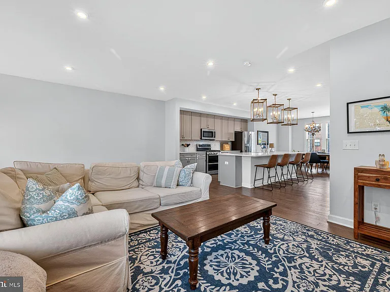 8106 Zoe Pl — Photo 7